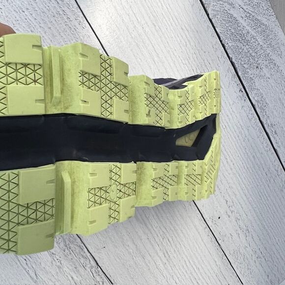 On Cloudtrax Women’s Hiking Boots 10 Purple Trail Outdoor Shoes Great Condition - Picture 8 of 10